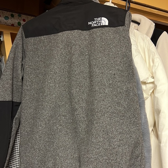 The North Face Fleece Jacket - Picture 3 of 3